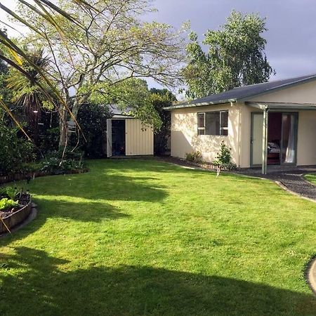 Cosy, Central Greytown Sleepout Exterior foto